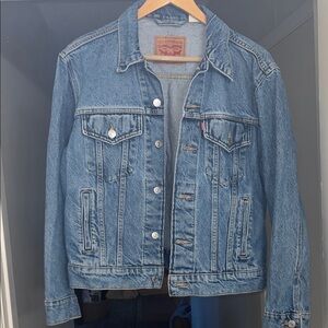 Levi's Woman’s Trucker Denim Jacket Sz Medium